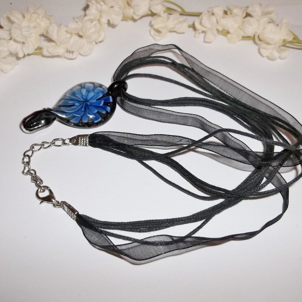 Stunning Black & Blue Glass Pendant Necklace 5384 - Picture 5 of 8